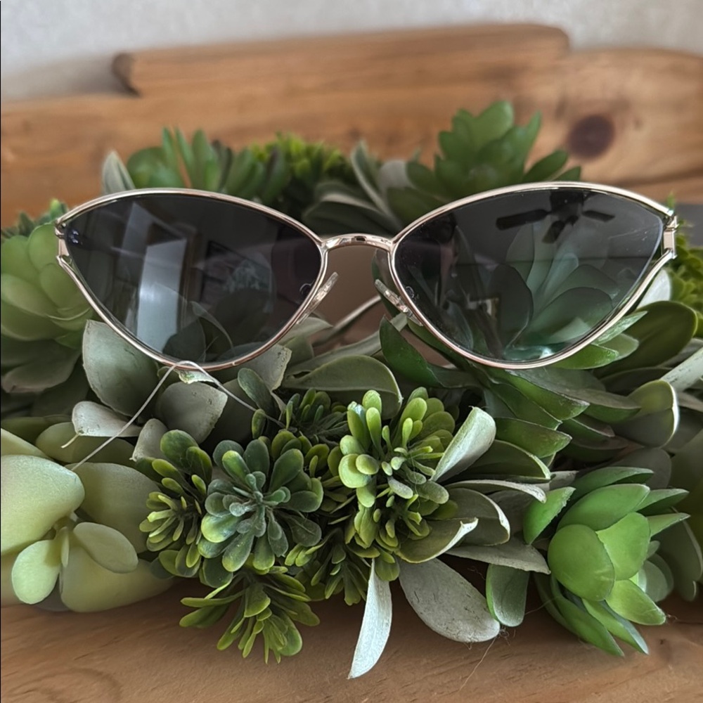 Stylish Silver Sunglasses - Picture 6 of 8